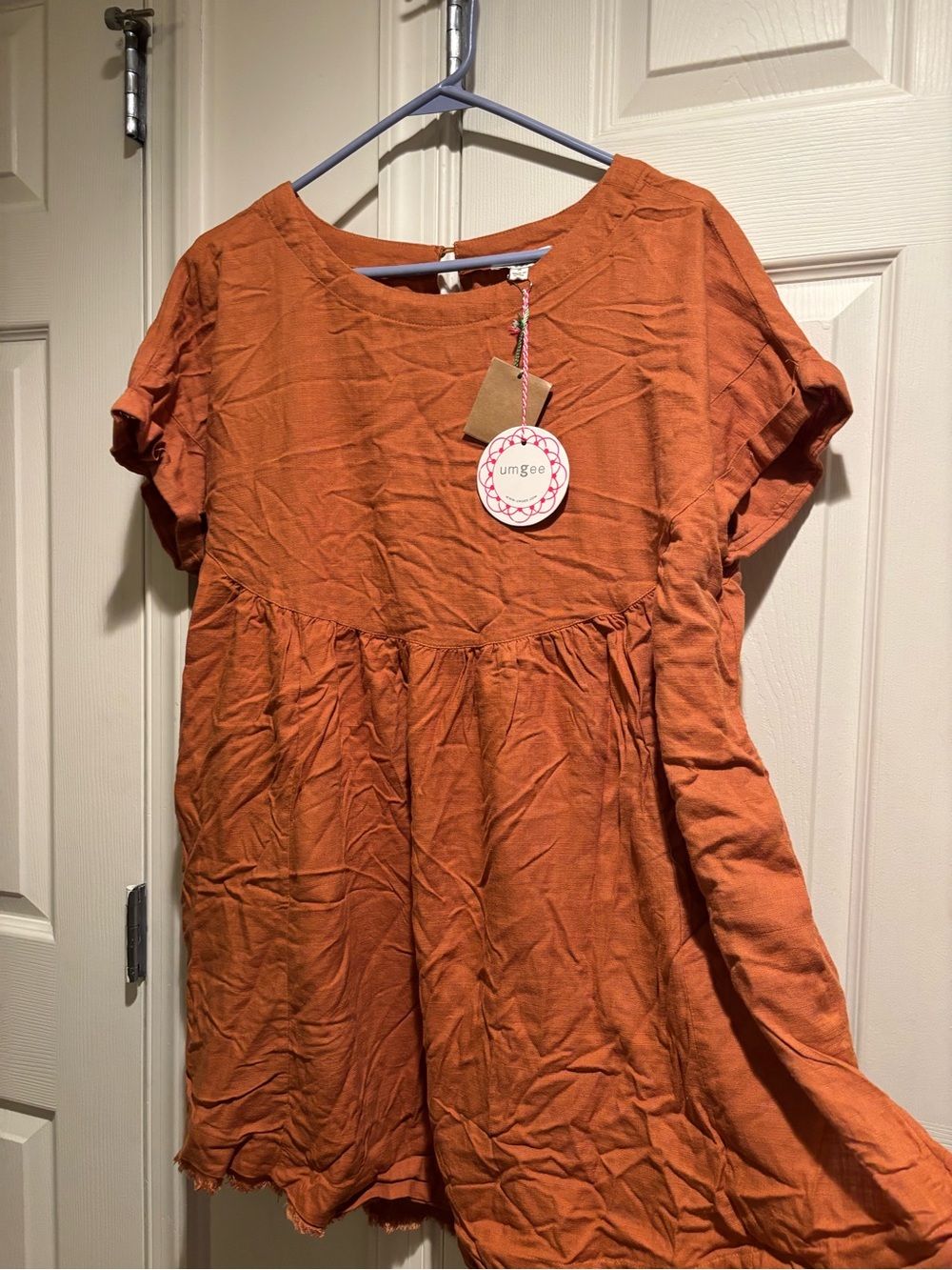 UMGEE Girls' Rust Orange shirt. Size M